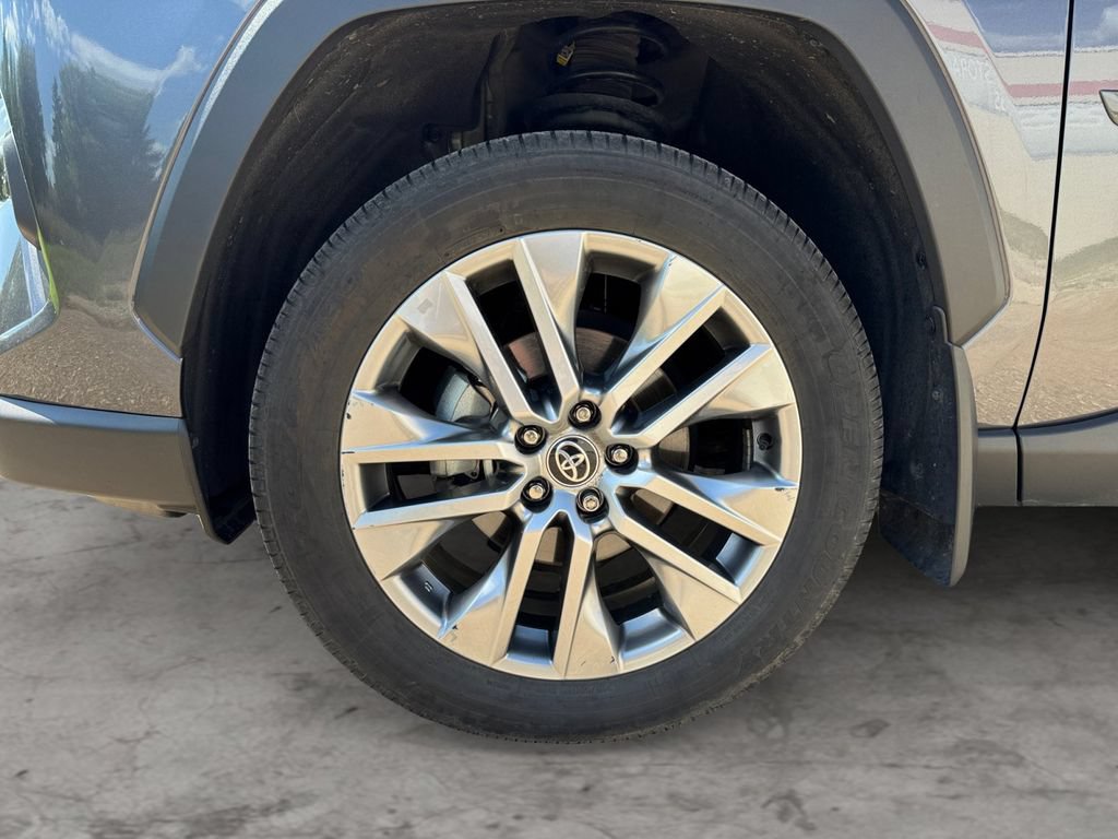 Certified 2022 Toyota RAV4 XLE Premium AWD/4WD image 9