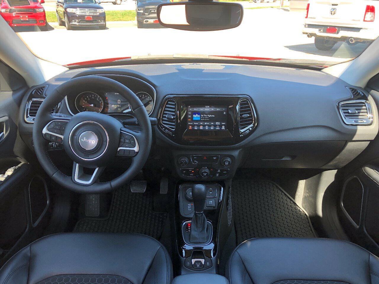 Used 2018 Jeep Compass Latitude w/ Popular Equipment Group AWD/4WD image 10