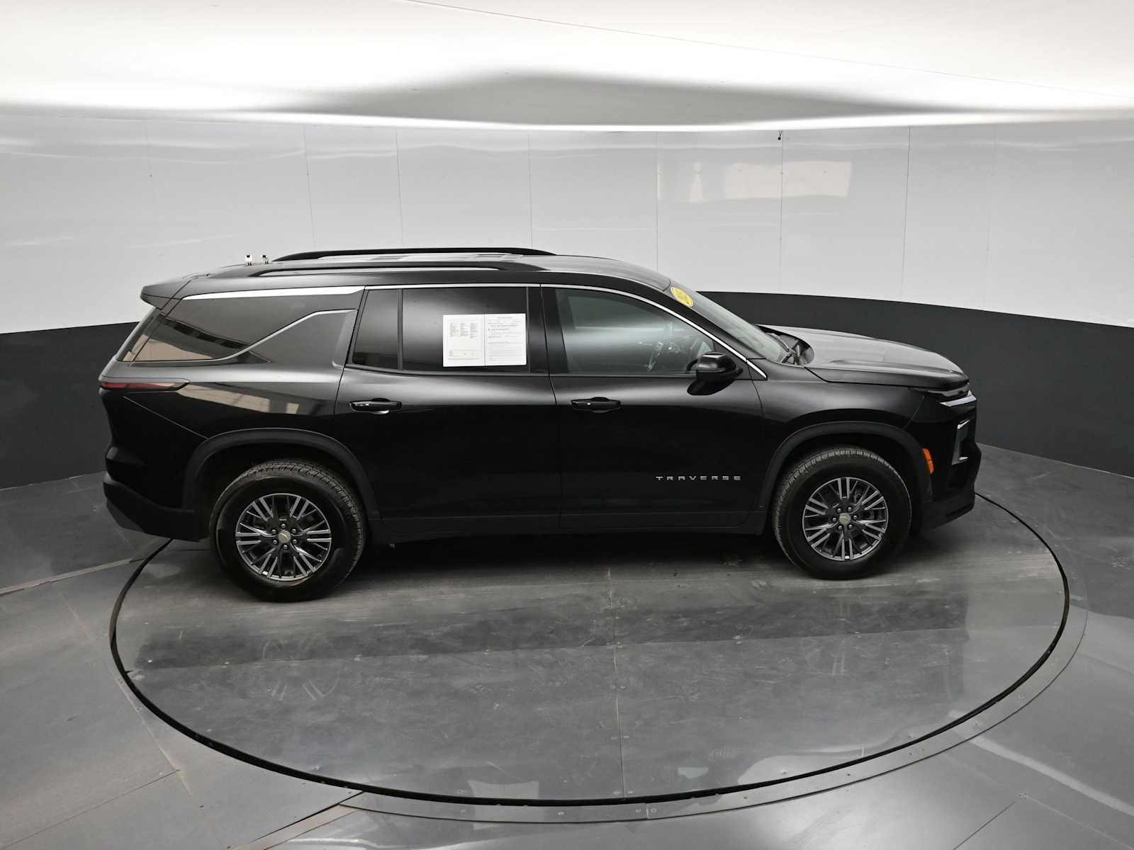 Used 2025 Chevrolet Traverse LT AWD/4WD image 35