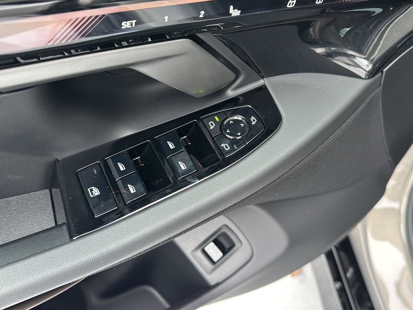 New 2026 BMW 540i xDrive w/ M Sport Package image 28