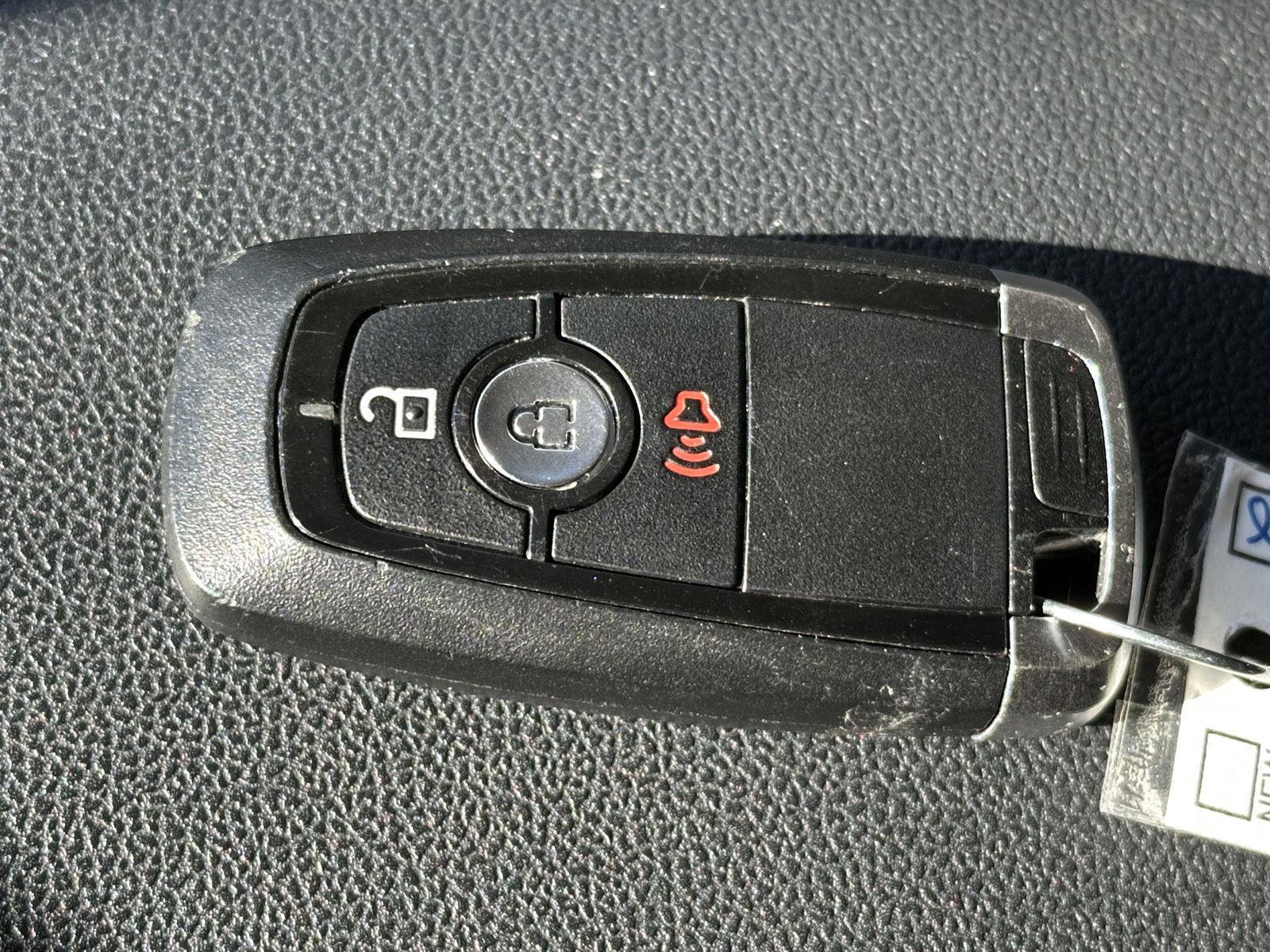 Used 2020 Ford Escape SE image 14