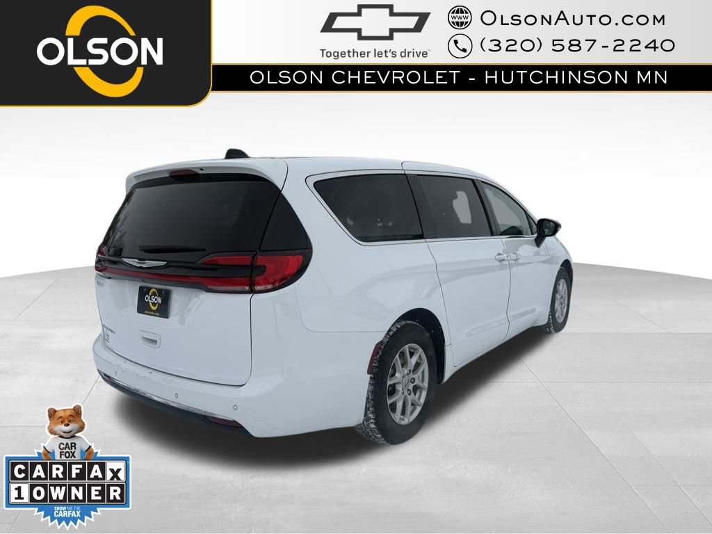 Used 2024 Chrysler Pacifica Touring-L image 5