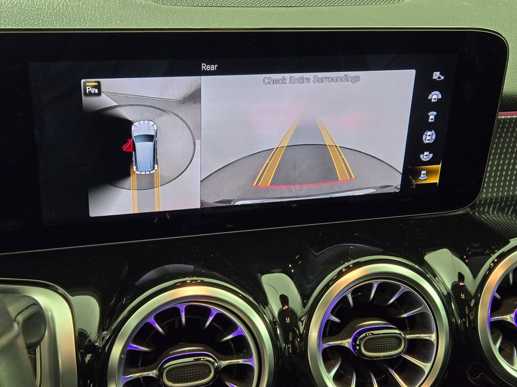 Used 2022 Mercedes-Benz GLB 250 4MATIC image 30