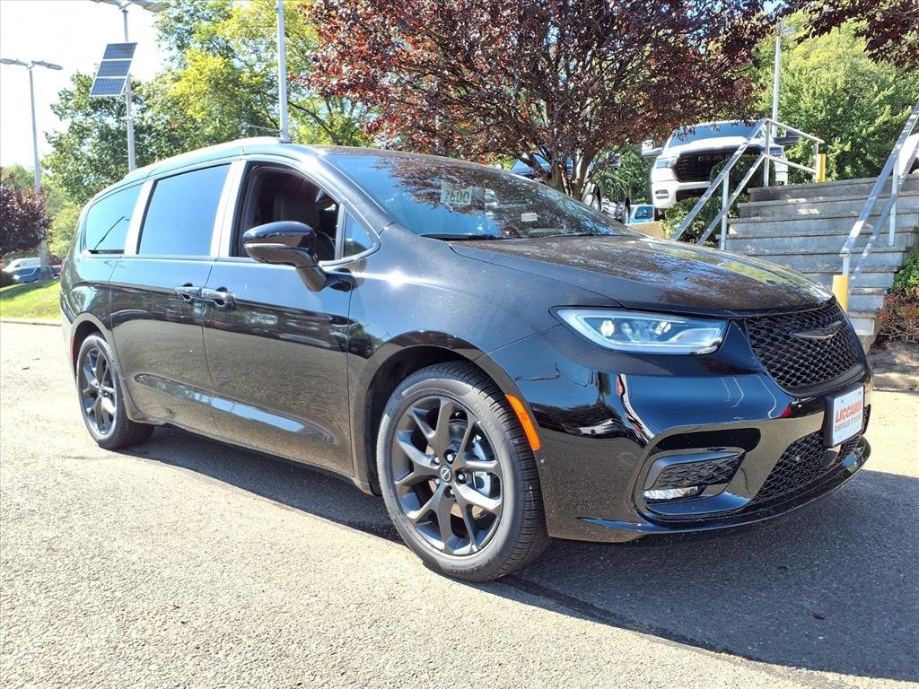 New 2026 Chrysler Pacifica Limited