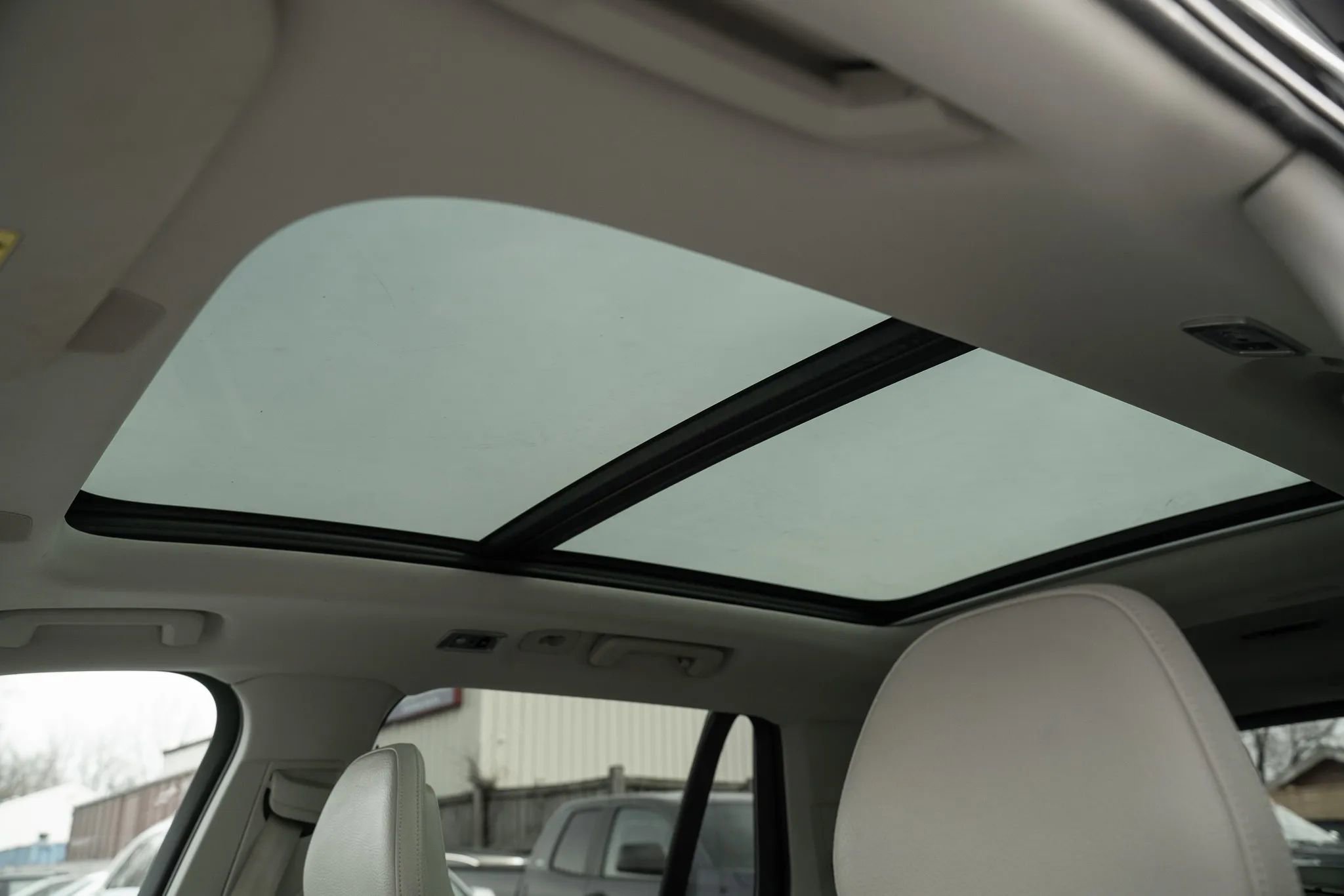 Used 2017 Volvo XC90 T6 Momentum w/ Vision Package image 19