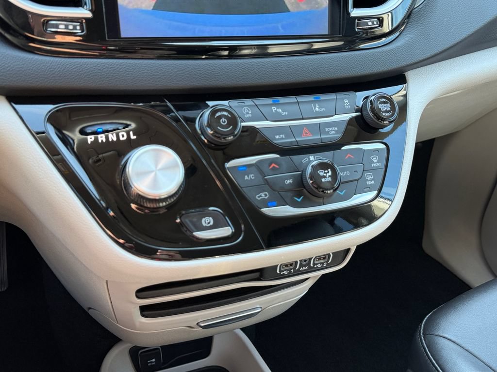 Used 2024 Chrysler Pacifica Touring-L FWD image 26