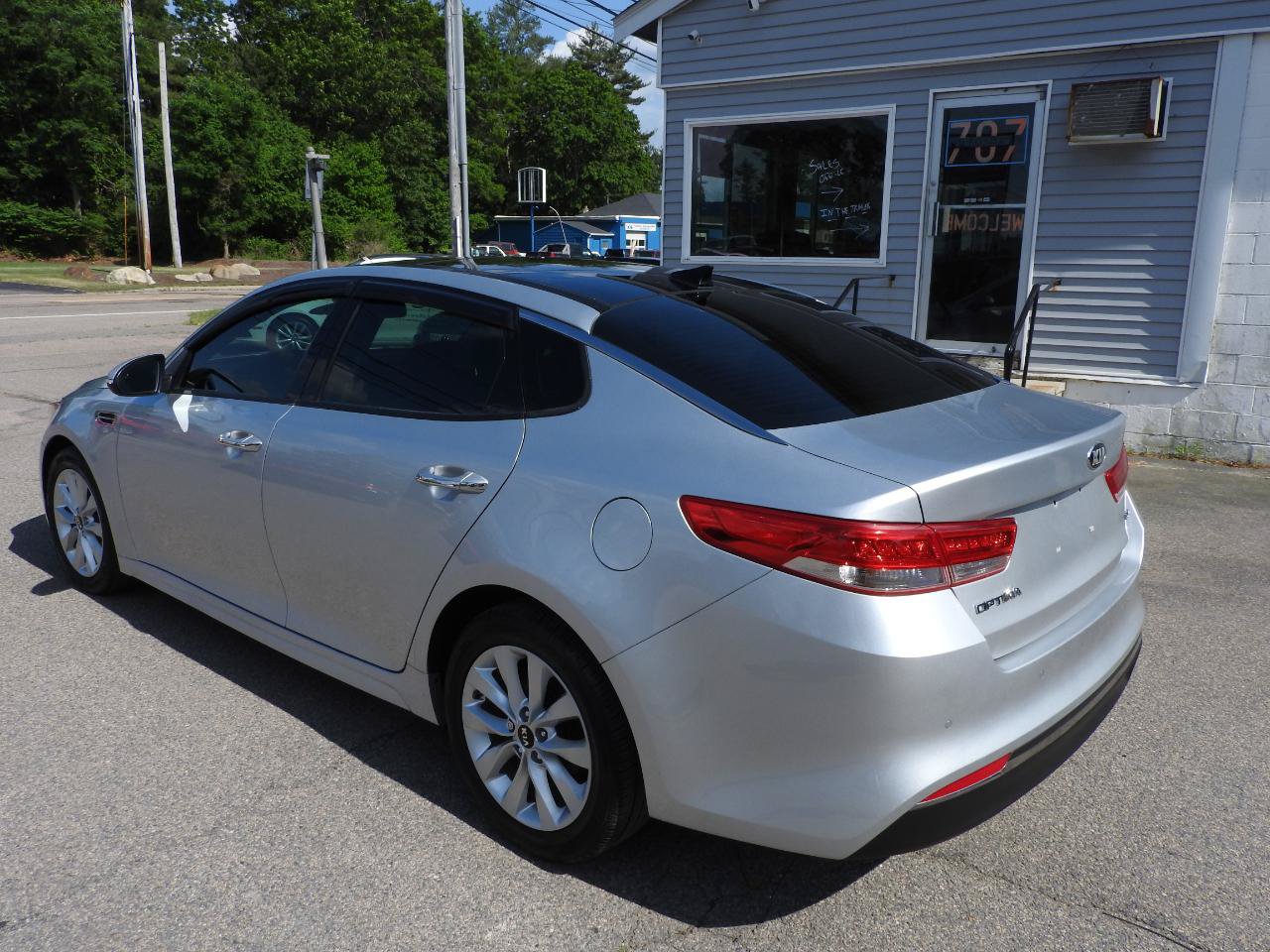 Used 2018 Kia Optima EX w/ Premium Package FWD image 3