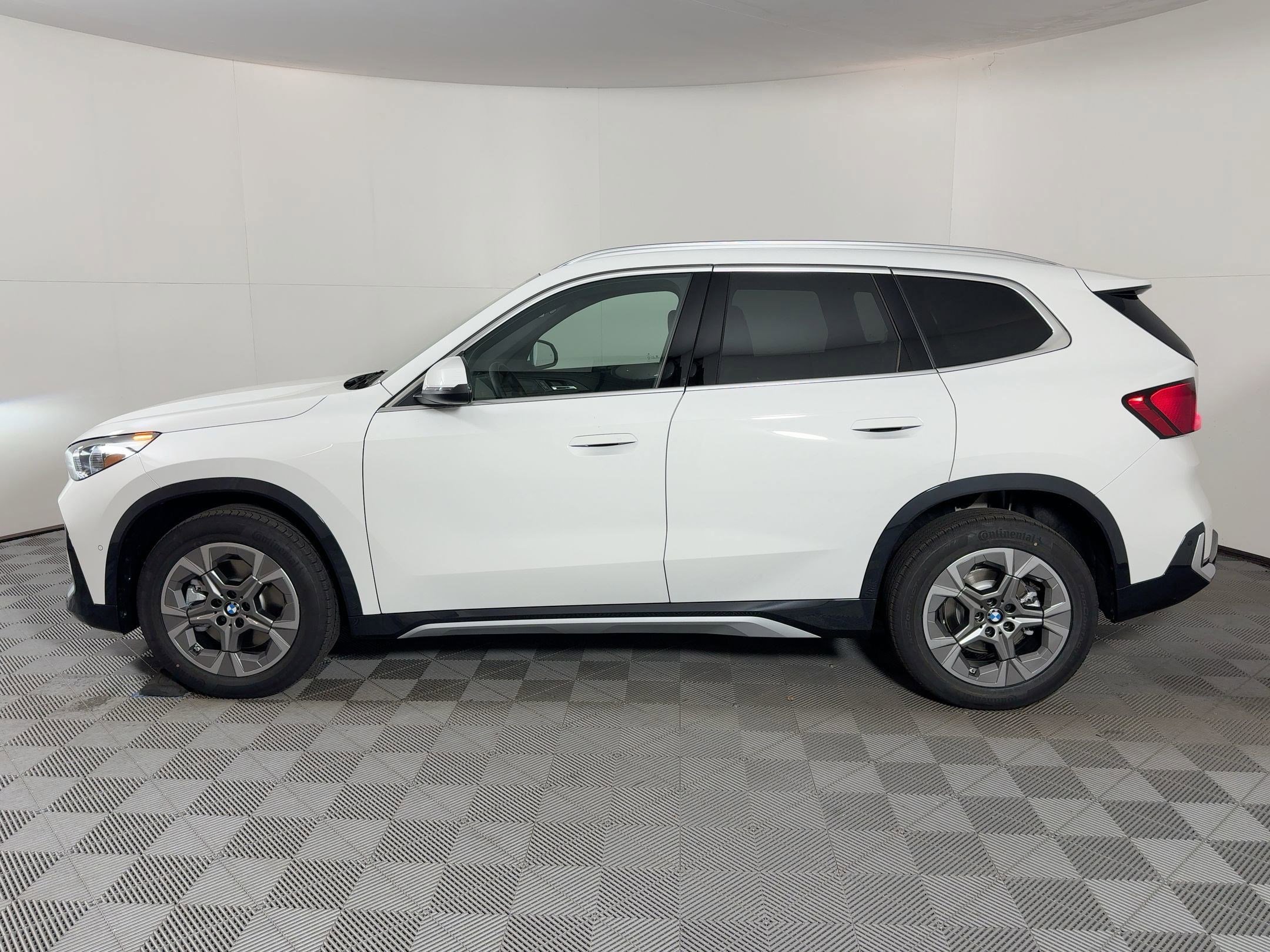 Used 2026 BMW X1 xDrive28i w/ Convenience Package image 2