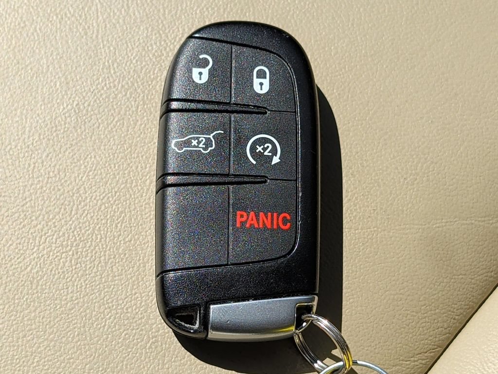 Used 2020 Jeep Grand Cherokee Limited AWD/4WD image 39