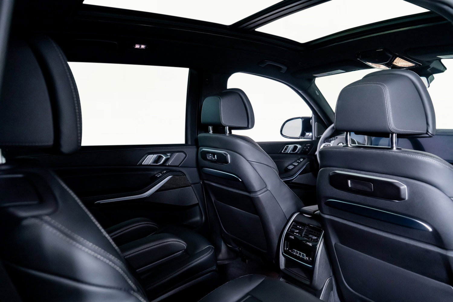 Used 2025 BMW X7 M60i image 61