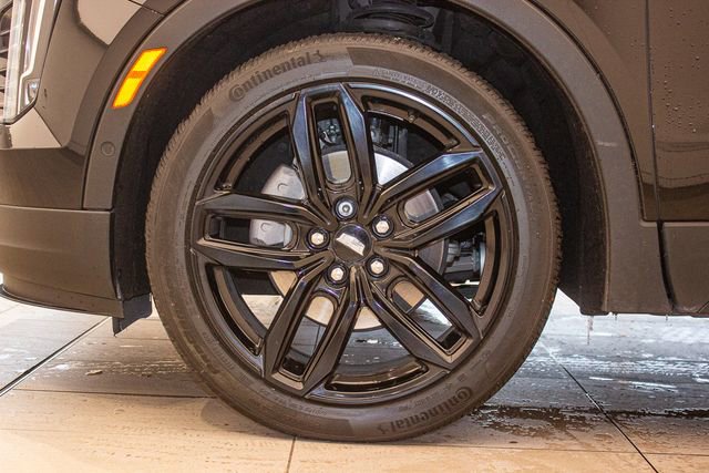 Used 2023 Cadillac XT4 Sport w/ Enhanced Visibility Package image 9