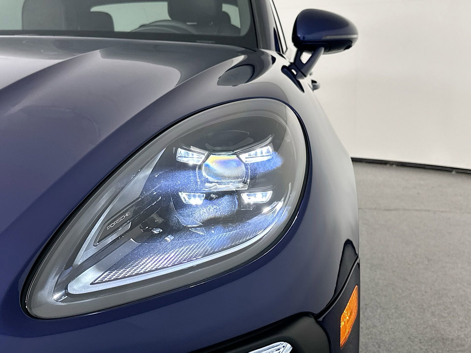 Certified 2025 Porsche Macan image 15