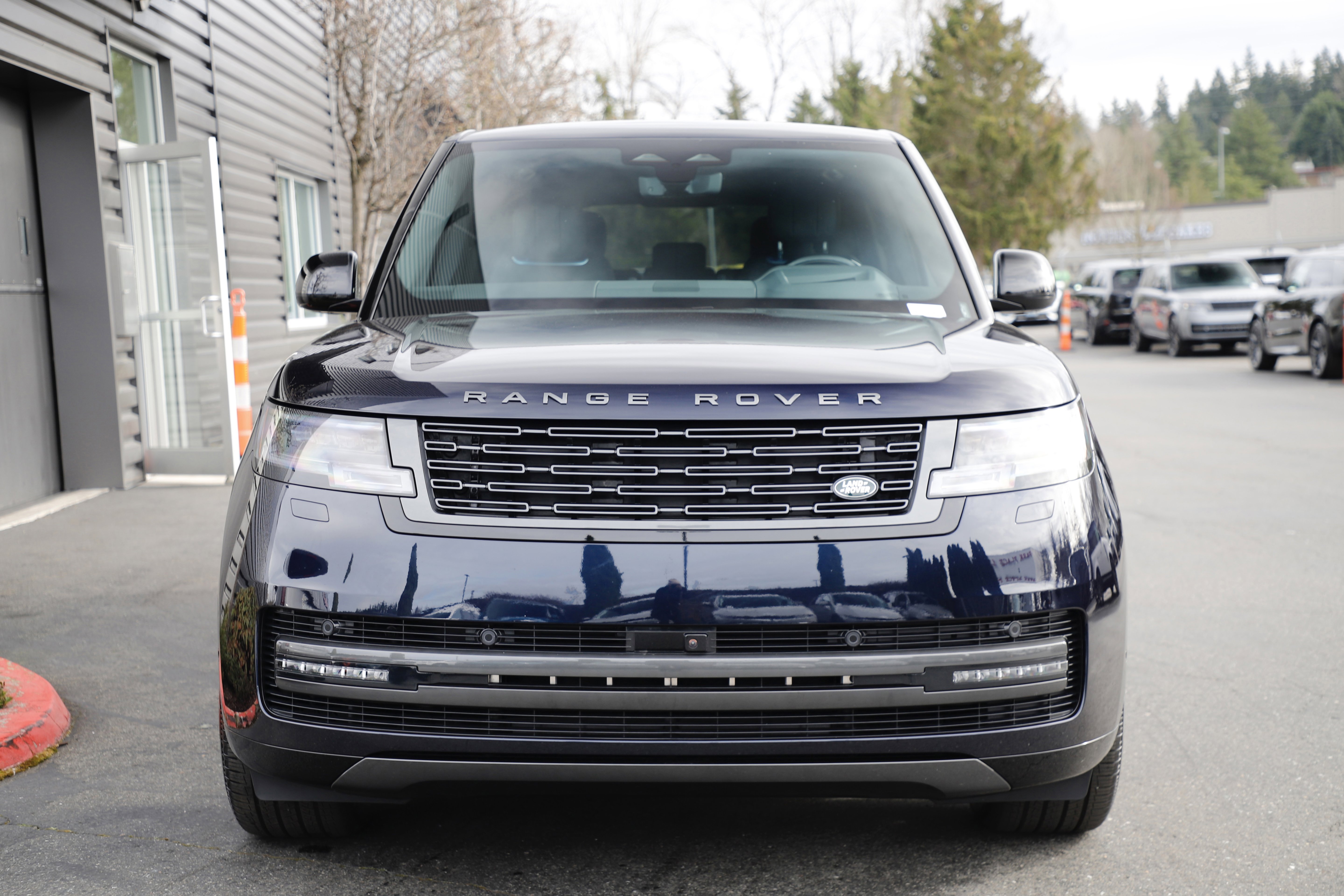 New 2026 Land Rover Range Rover Long Wheelbase SE AWD/4WD image 4