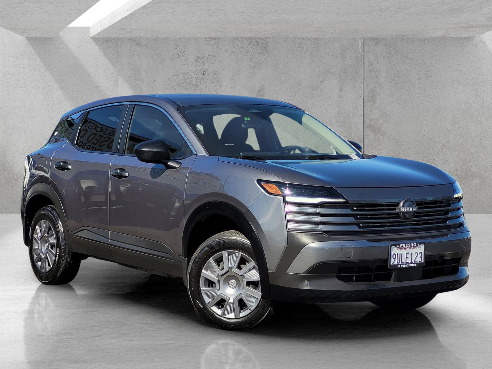 Used 2025 Nissan Kicks S image 1