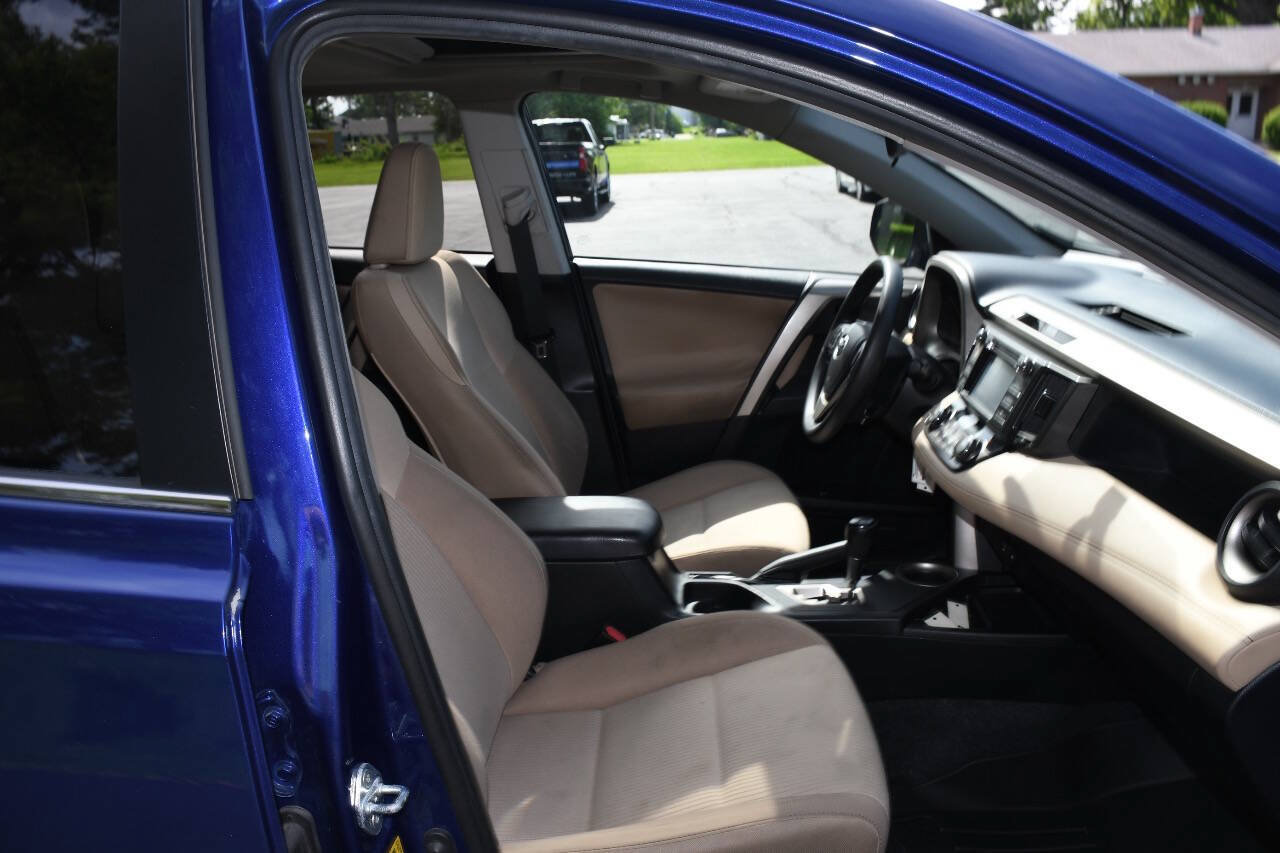 Used 2015 Toyota RAV4 XLE AWD/4WD image 21