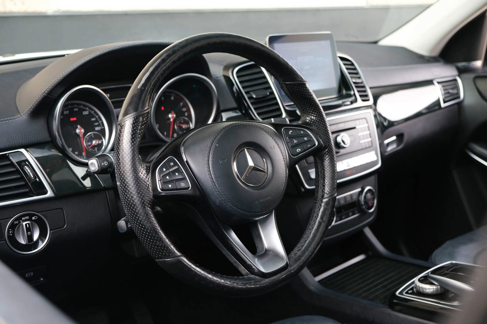 Used 2018 Mercedes-Benz GLS 550 4MATIC w/ Driver Assistance Package image 24