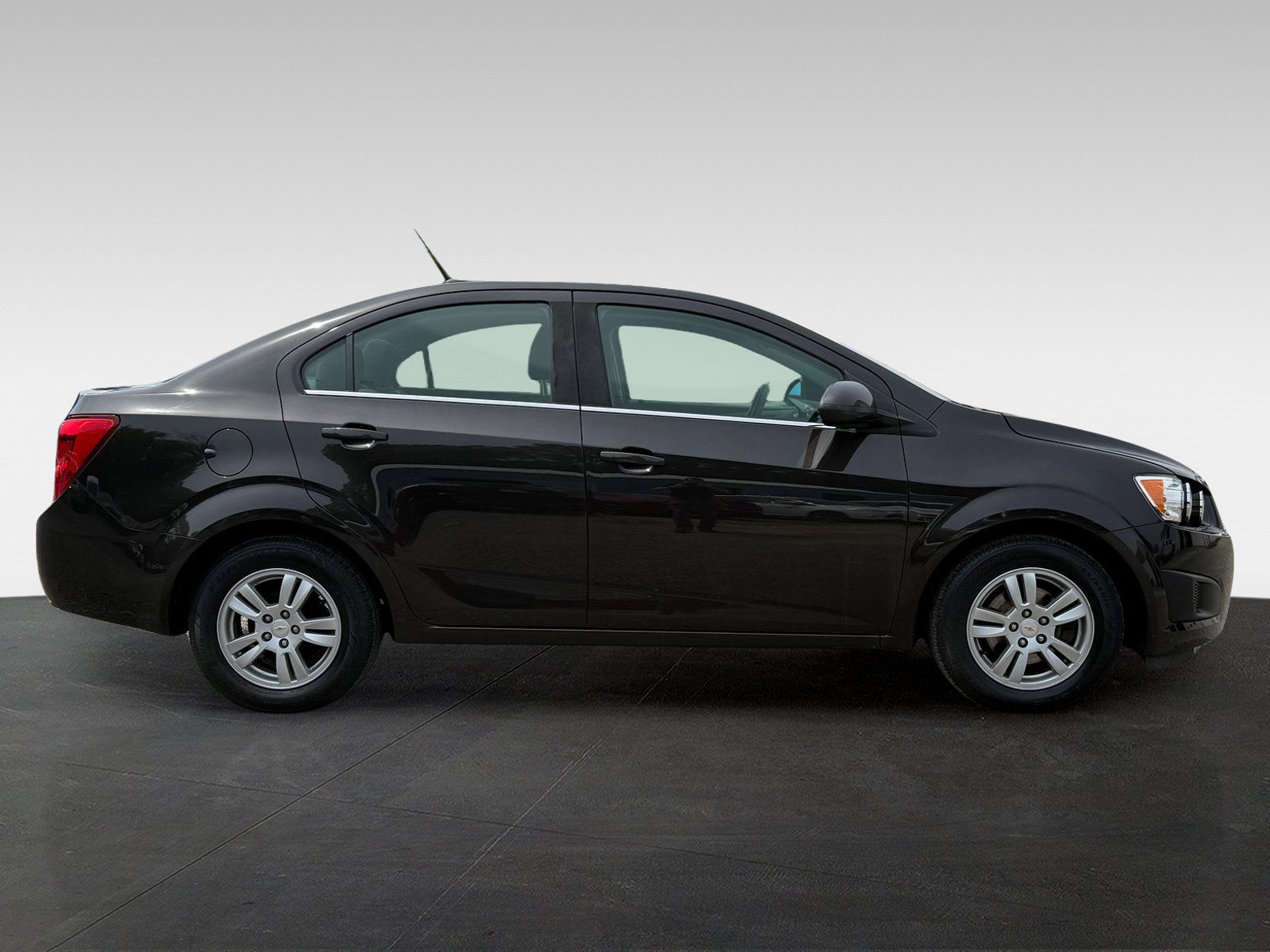 Used 2016 Chevrolet Sonic LT w/ Driver Confidence Package FWD image 4