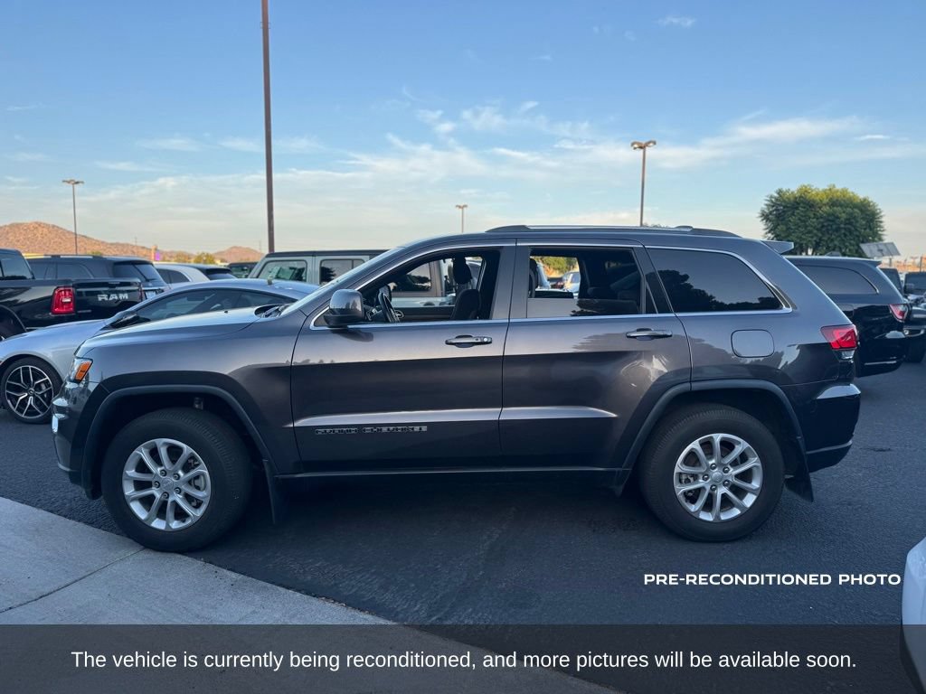 Used 2021 Jeep Grand Cherokee Laredo RWD image 2