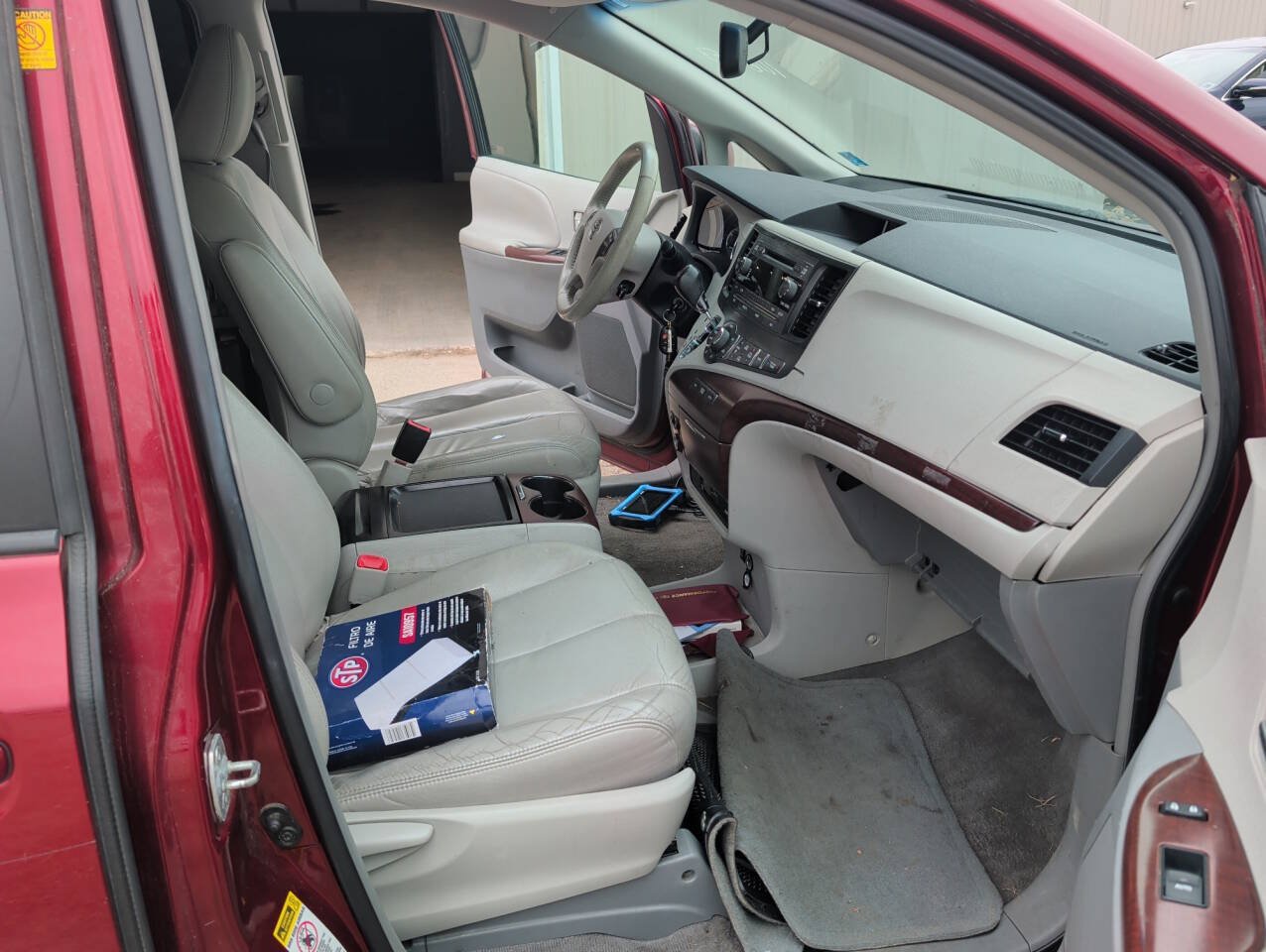 Used 2011 Toyota Sienna XLE w/ Entertainment Pkg FWD image 26