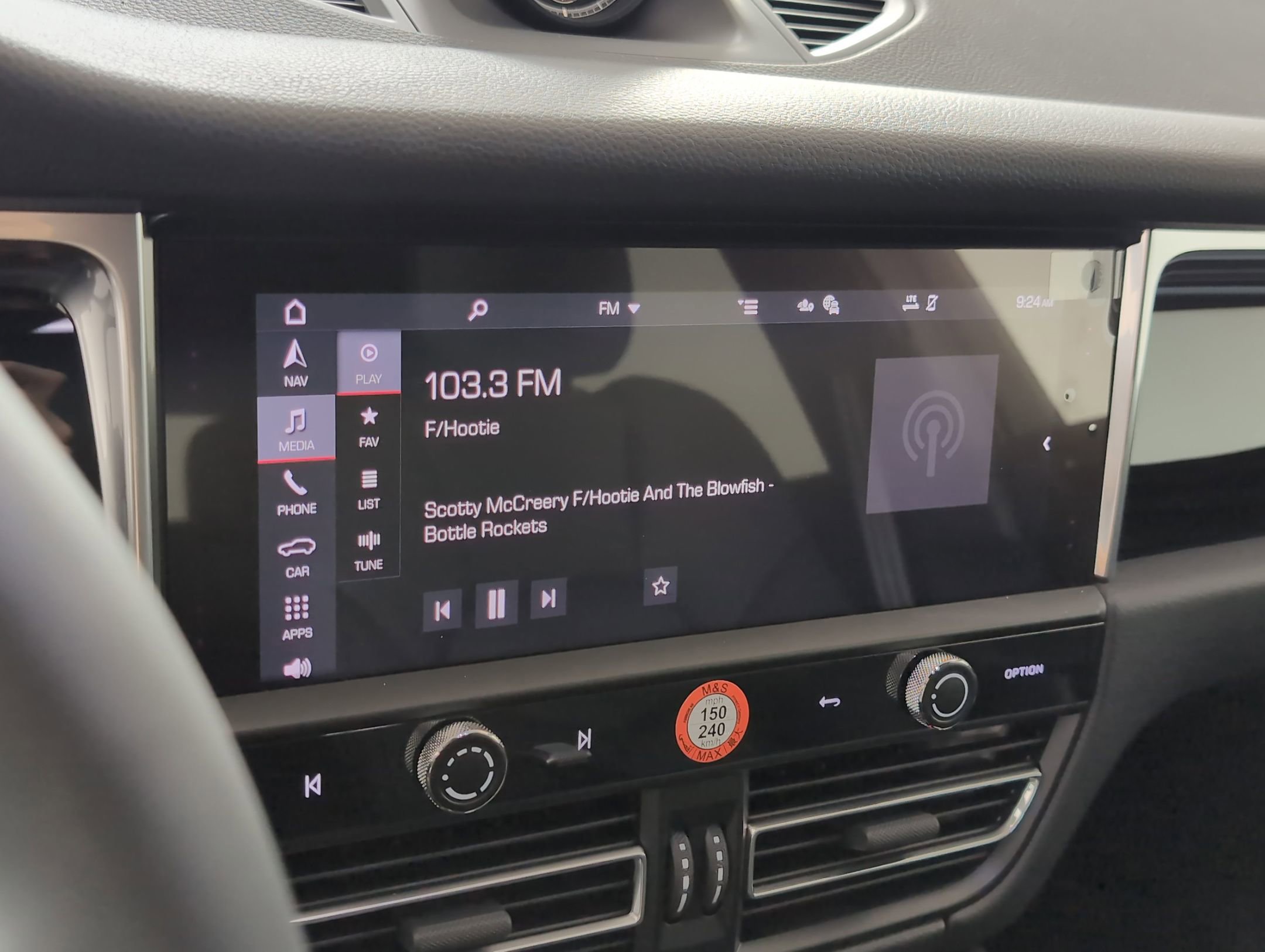 Used 2025 Porsche Macan image 30