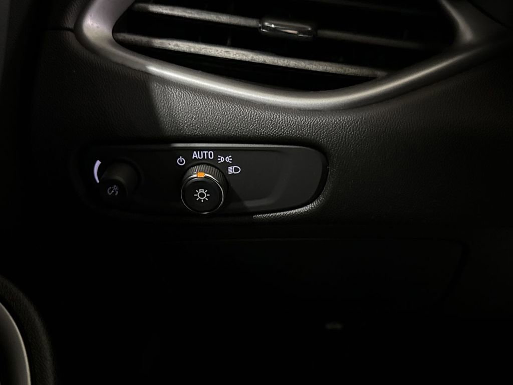 Used 2018 Chevrolet Malibu LS image 18