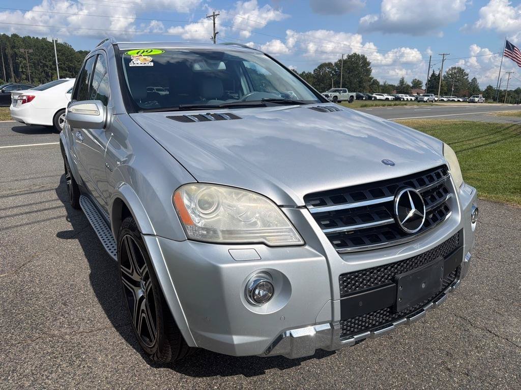 Used 2009 Mercedes-Benz ML 63 AMG 4MATIC image 2