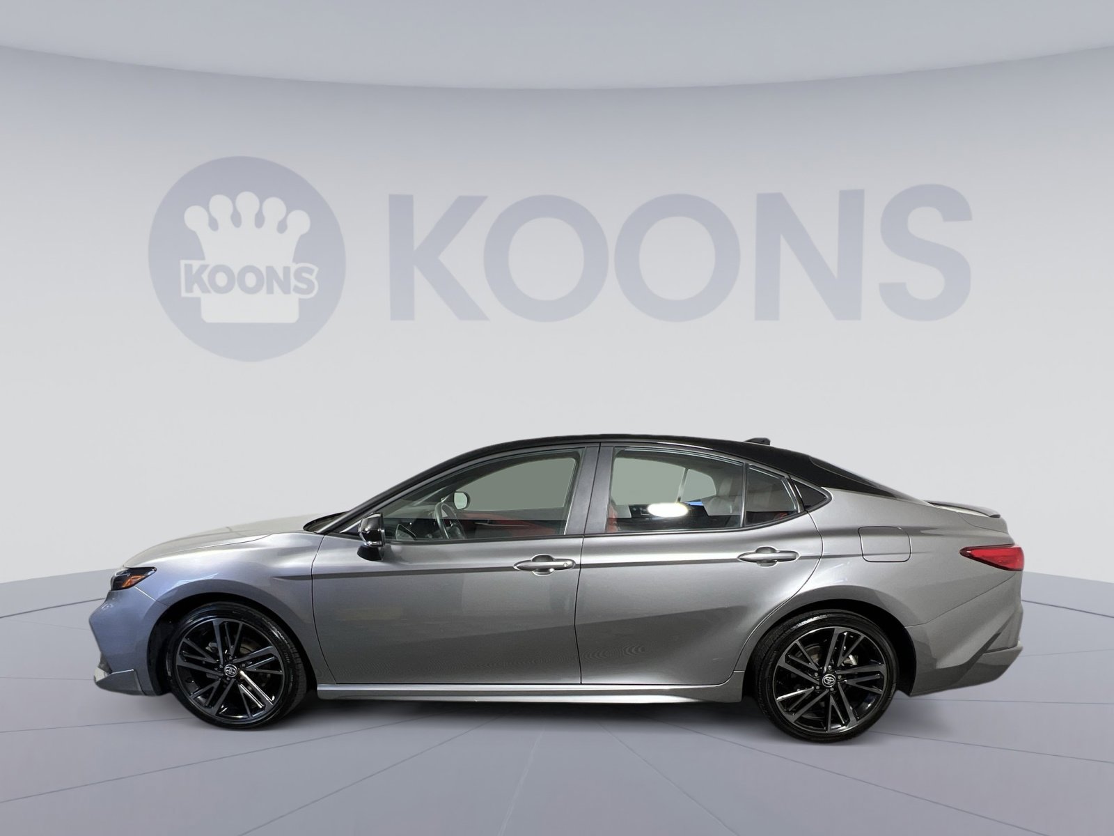 Used 2025 Toyota Camry XSE image 2