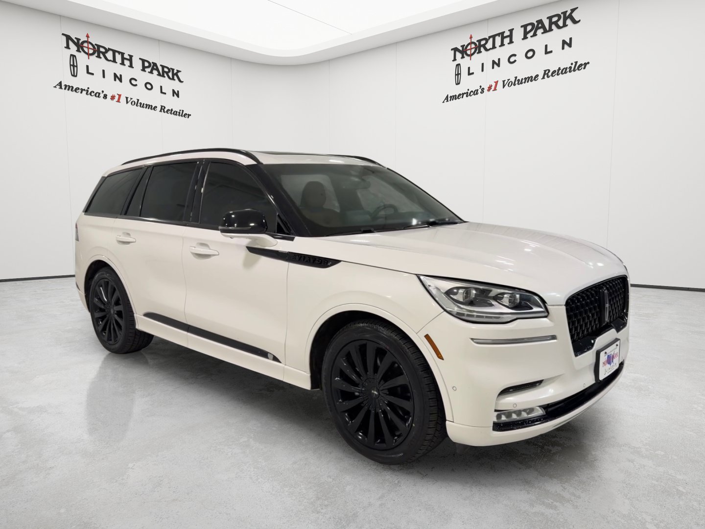 Used 2023 Lincoln Aviator Black Label Grand Touring w/ Class IV Trailer Tow Package AWD/4WD image 7
