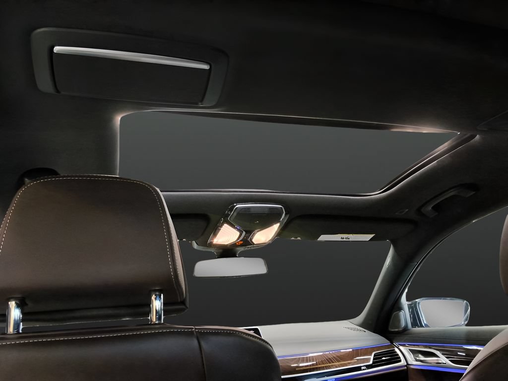 Used 2022 BMW 740i xDrive w/ M Sport Package AWD/4WD image 34