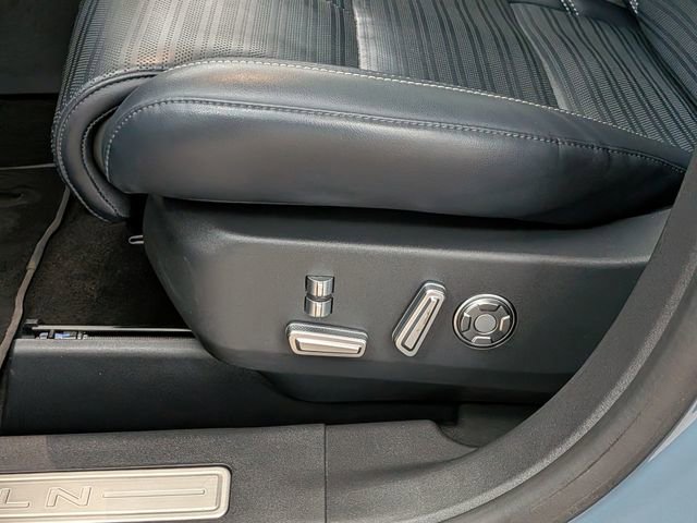 Used 2025 Lincoln Nautilus Reserve image 17