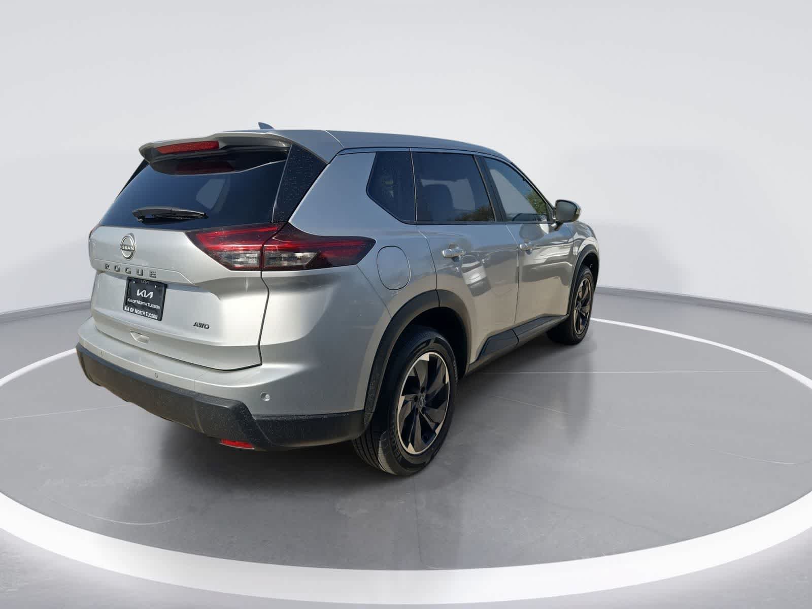 Used 2025 Nissan Rogue SV AWD/4WD image 8