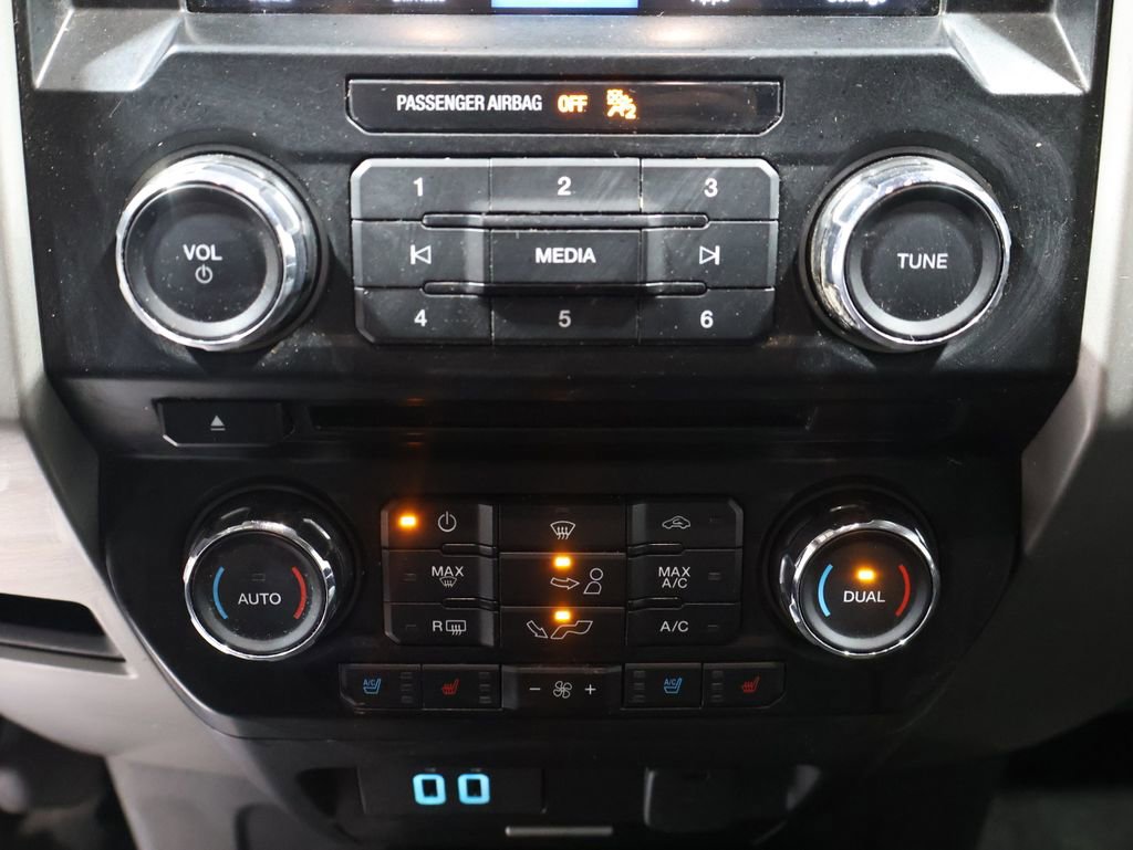 Used 2017 Ford F150 Lariat image 30