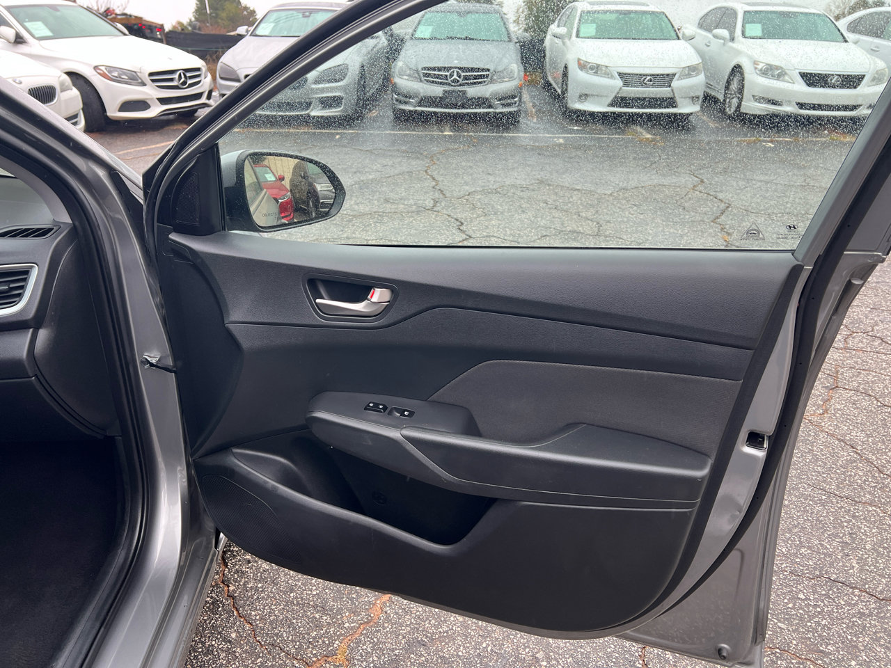 Used 2022 Hyundai Accent SEL image 33