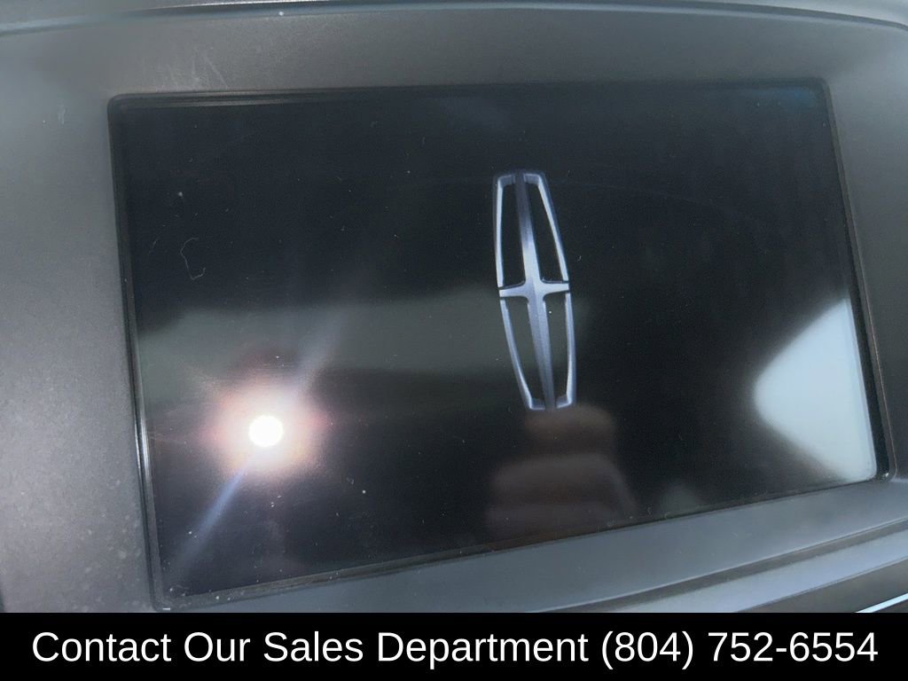 Used 2019 Lincoln MKT AWD image 16