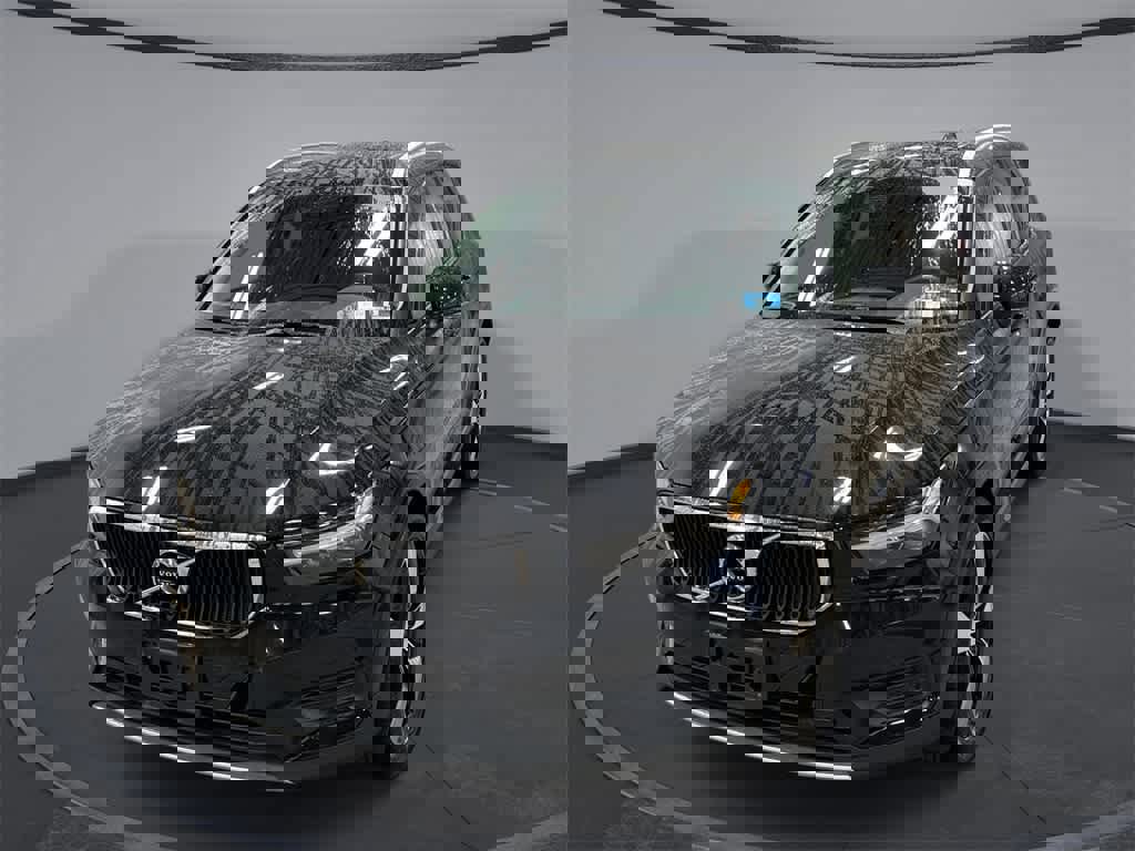 Used 2020 Volvo XC40 T5 Momentum