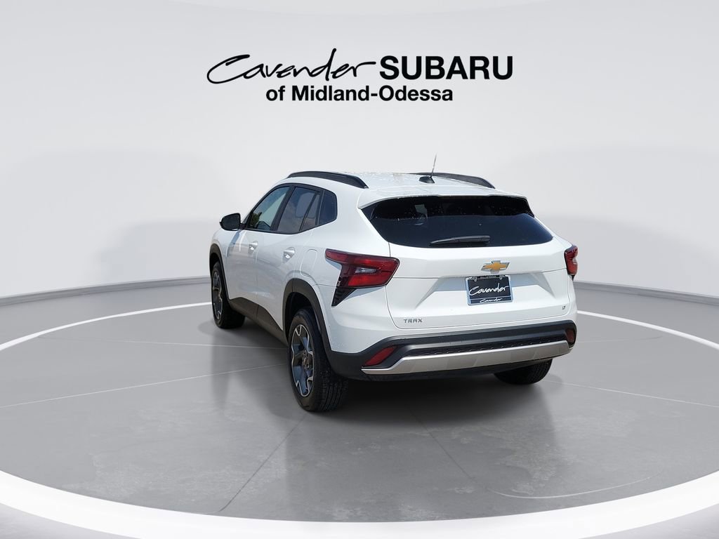 Used 2025 Chevrolet Trax LT FWD image 6
