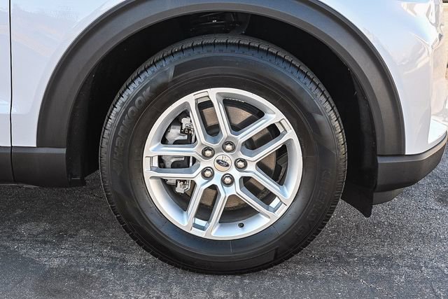 Used 2025 Ford Explorer Active w/ Active Comfort Package image 13