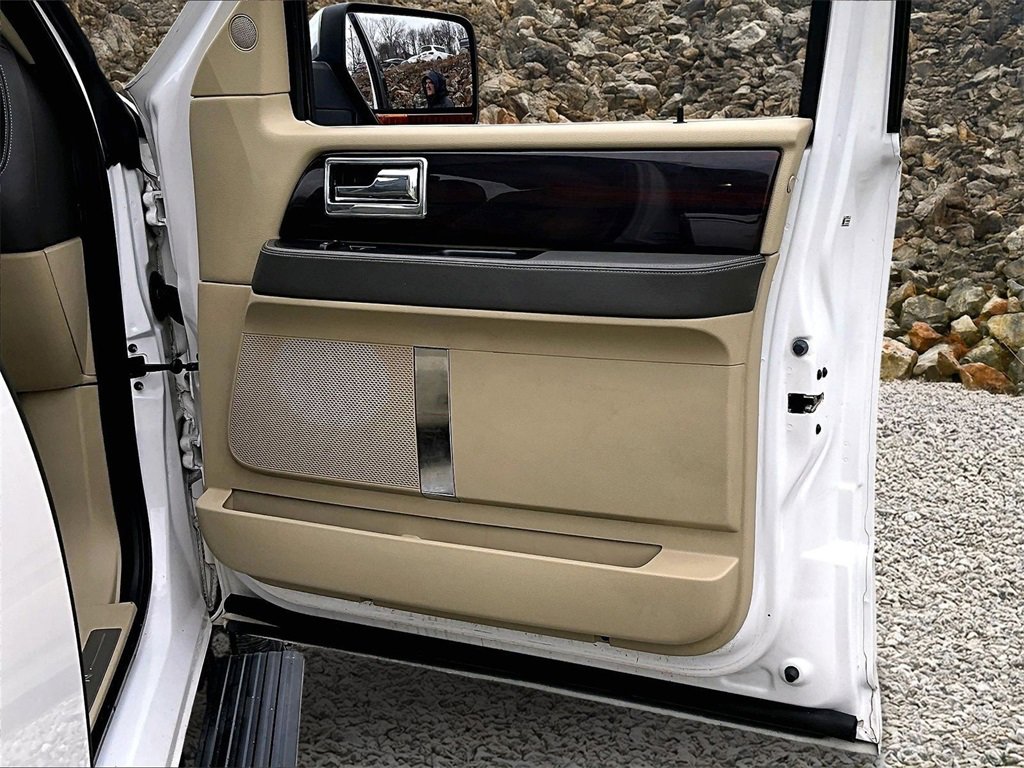 Used 2017 Lincoln Navigator Reserve image 20