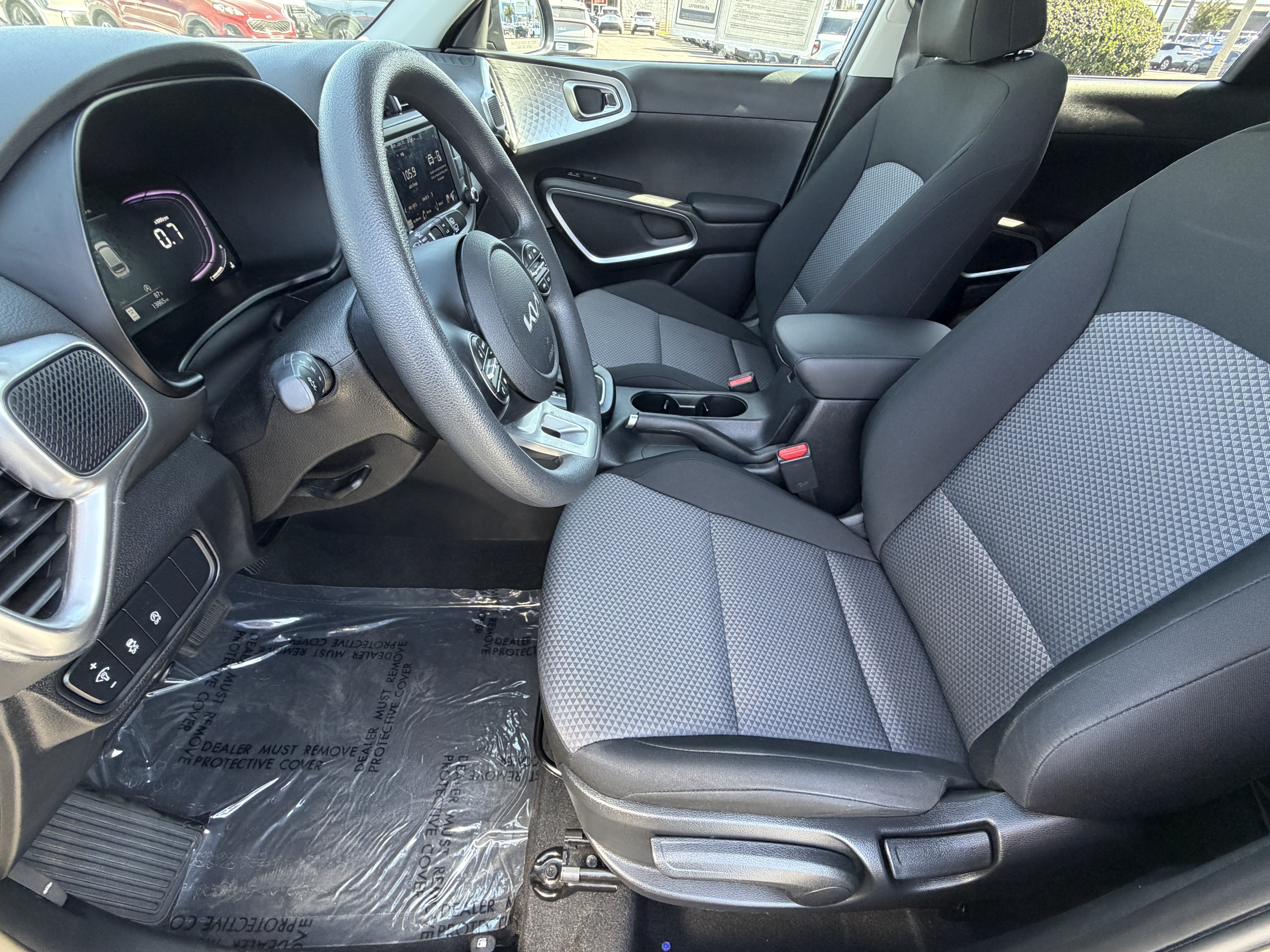 Certified 2025 Kia Soul LX FWD image 15