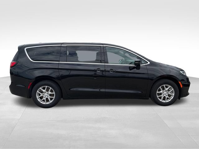 Used 2026 Chrysler Pacifica Select FWD image 7