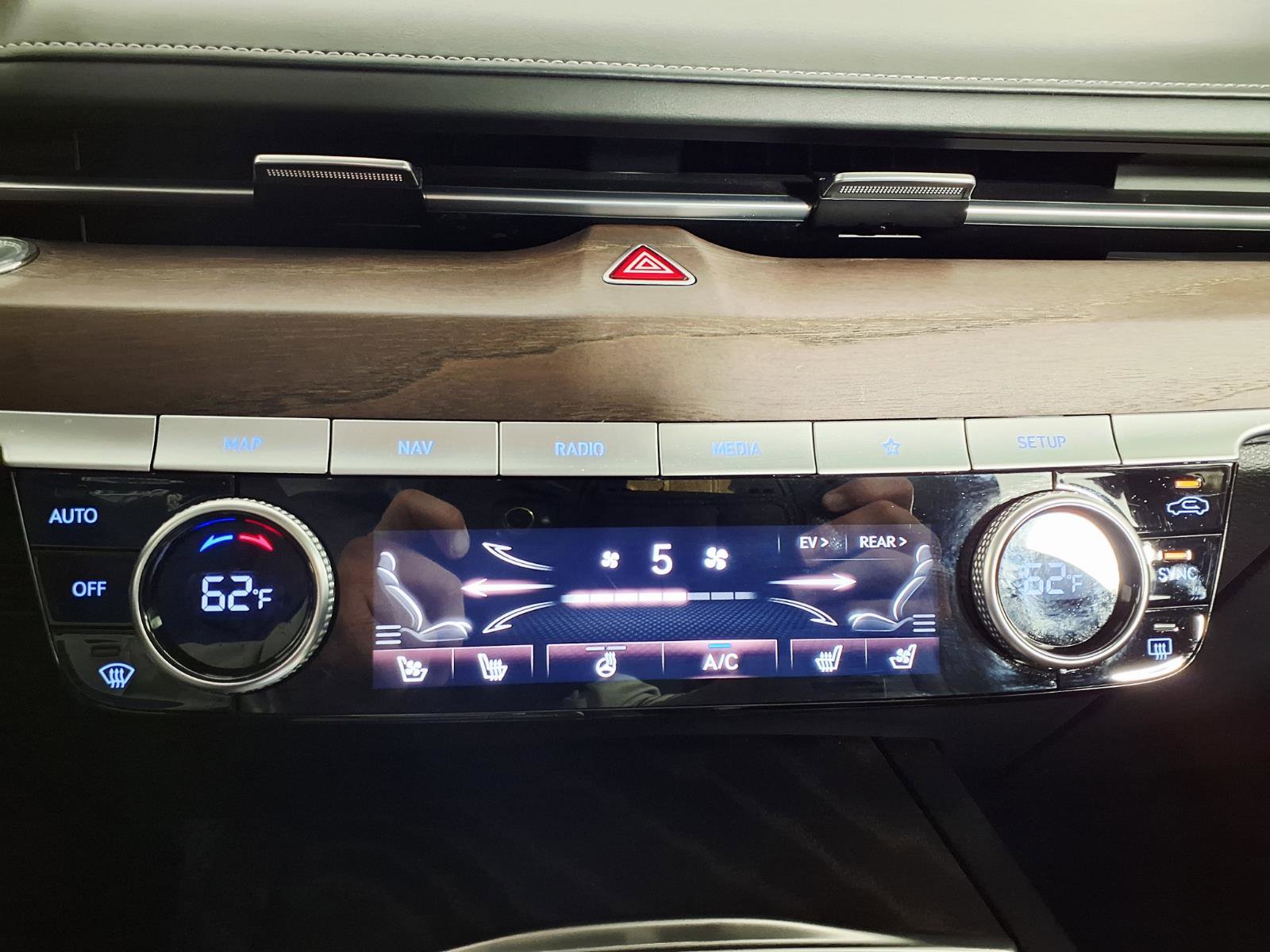 Certified 2024 Genesis G80 AWD/4WD image 19