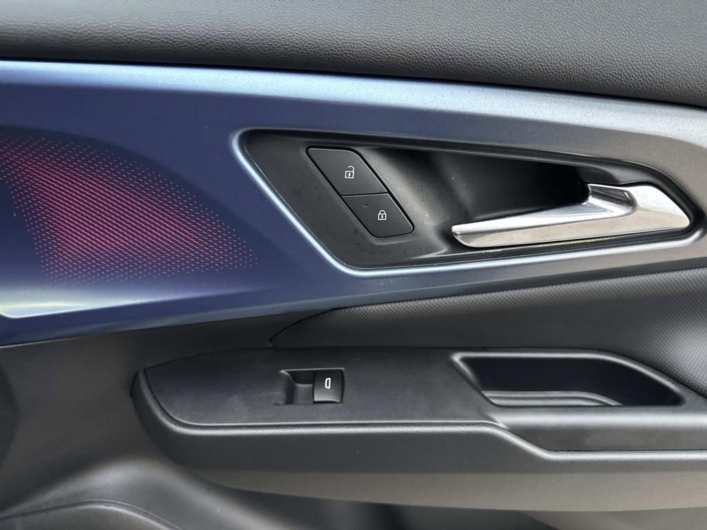 Used 2025 Chevrolet Equinox EV LT w/ Convenience Package II image 15