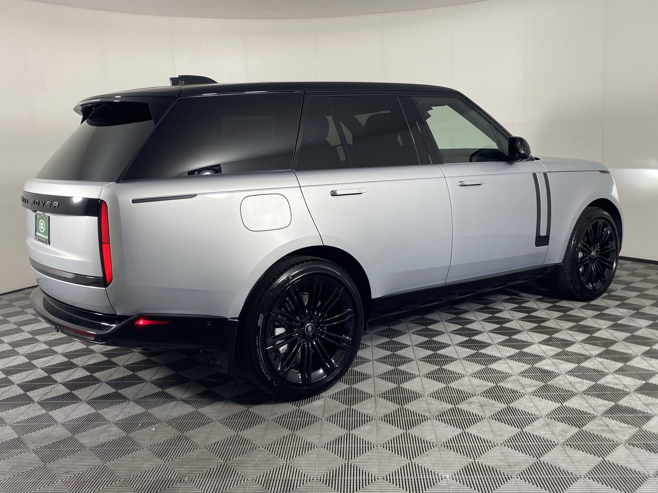 New 2025 Land Rover Range Rover SE image 7