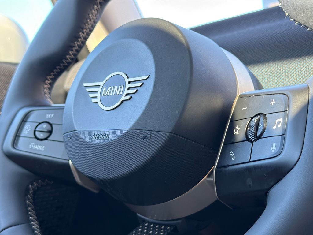 Used 2025 MINI Cooper 2-Door Hardtop image 20