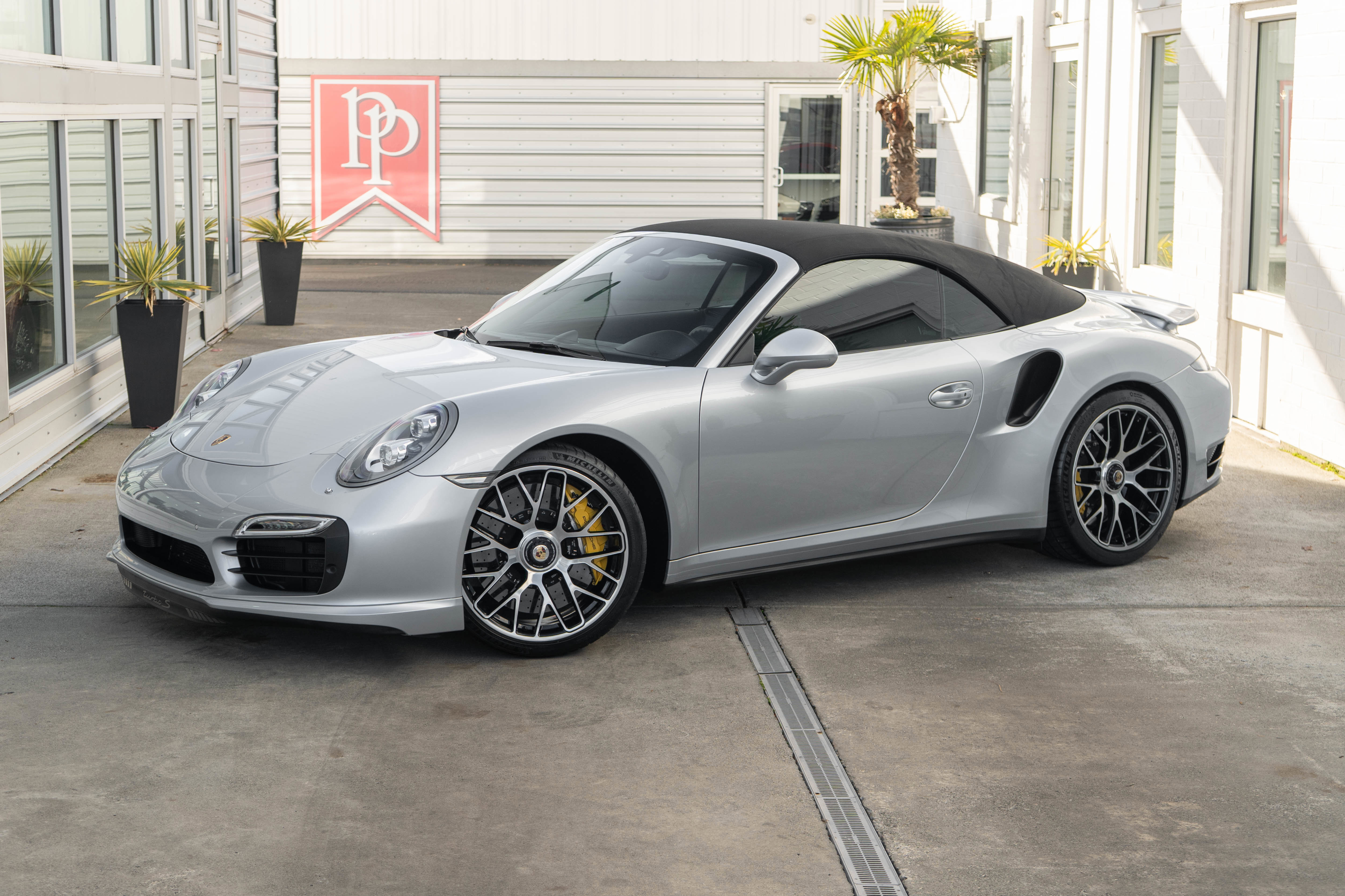 Used 2014 Porsche 911 Turbo S image 9