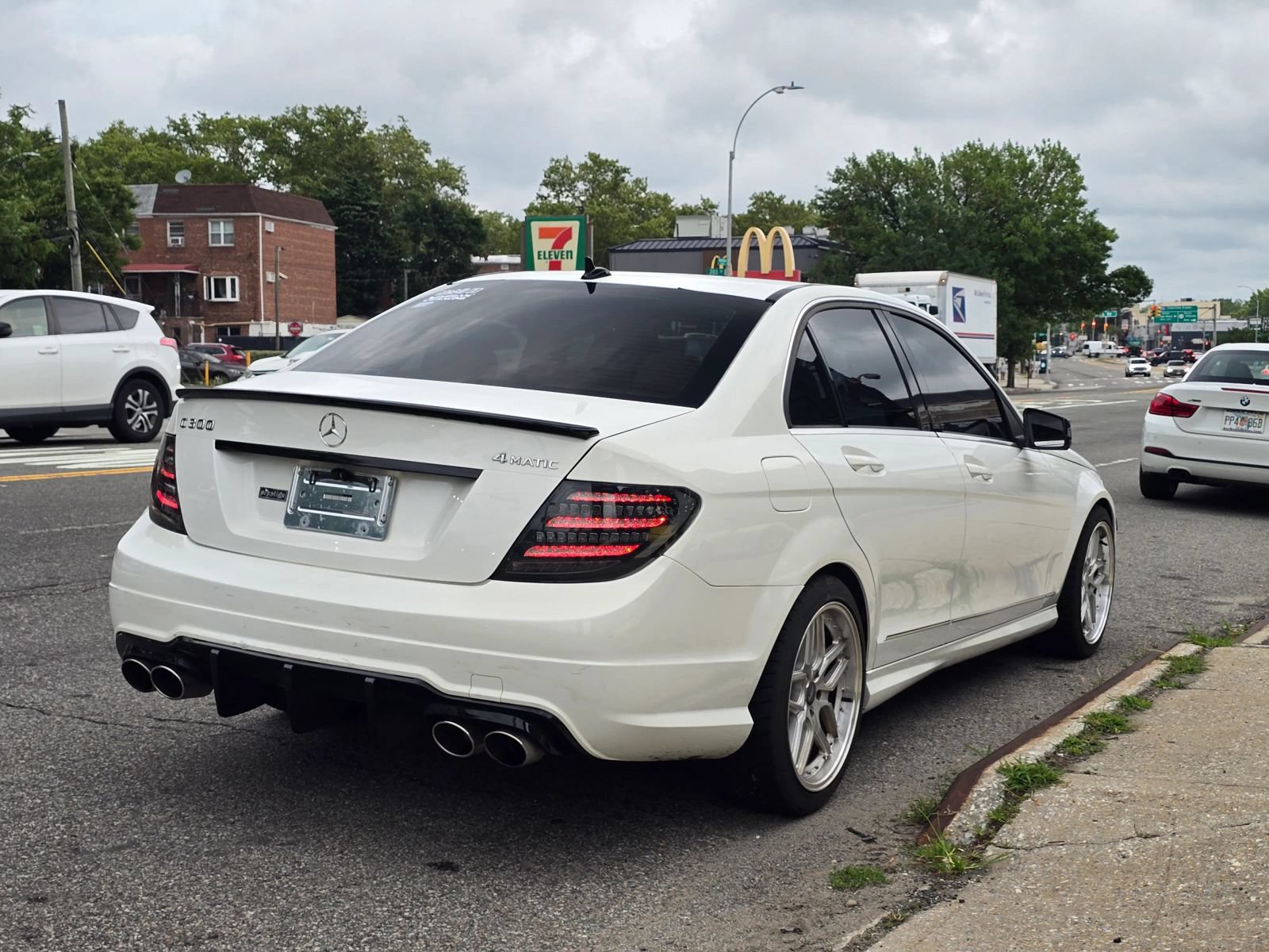Used 2014 Mercedes-Benz C 300 4MATIC Sedan image 9