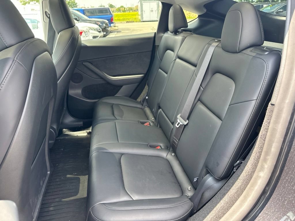 Used 2025 Tesla Model Y Long Range AWD/4WD image 16