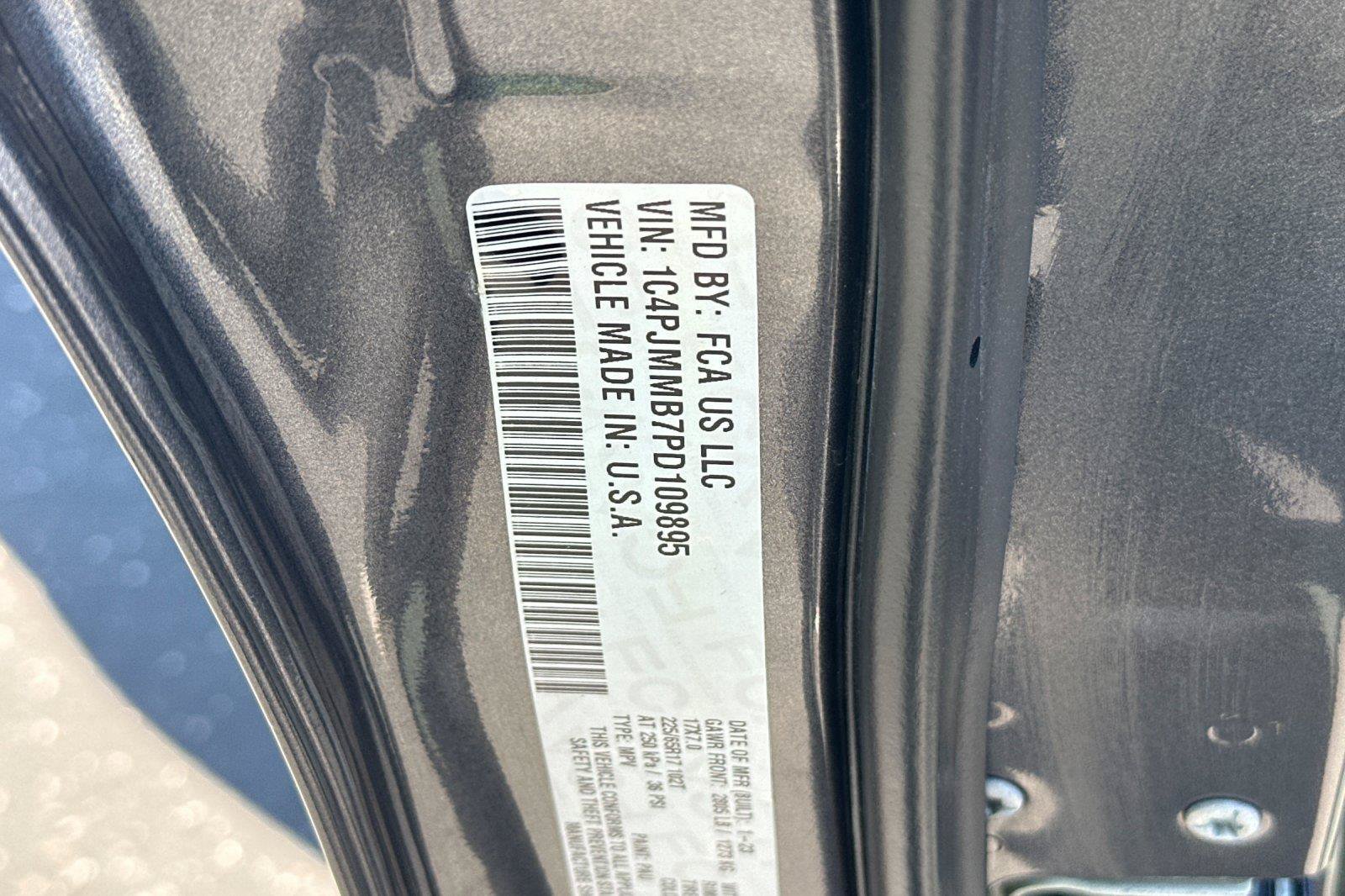 Used 2023 Jeep Cherokee Altitude Lux AWD/4WD image 30