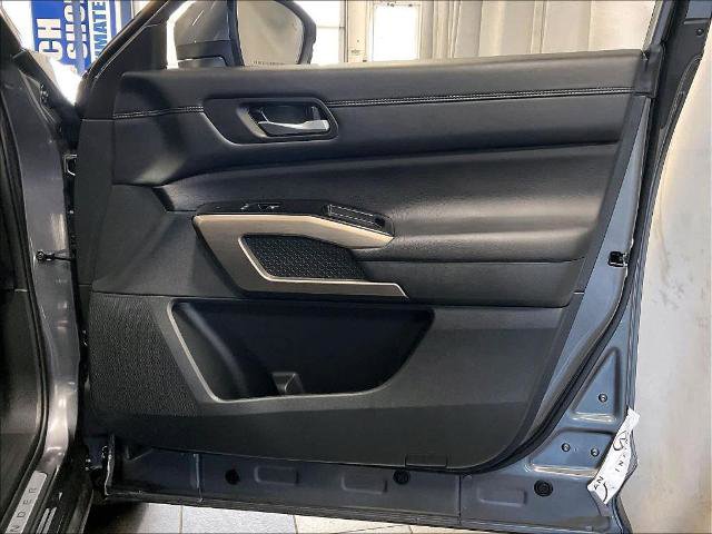 Certified 2025 Nissan Pathfinder Platinum w/ Cargo Package AWD/4WD image 12