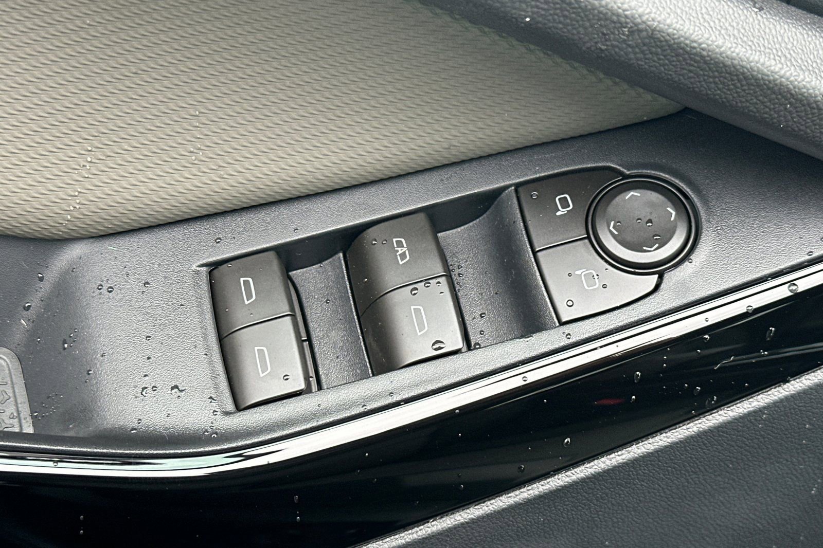 New 2026 Chevrolet Equinox LT w/ Convenience Package II image 12